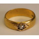 22ct gold band (6.8g) set with diamond solitaire approx. 0.25ct size S