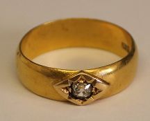 22ct gold band (6.8g) set with diamond solitaire approx. 0.25ct size S