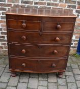 Victorian bow fronted mahogany chest of drawers on turned feet W 96cm H 112cm D 51cm