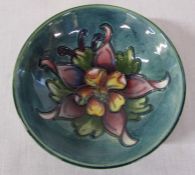 Small Moorcroft columbine pattern bowl D 11.5 cm H 4 cm