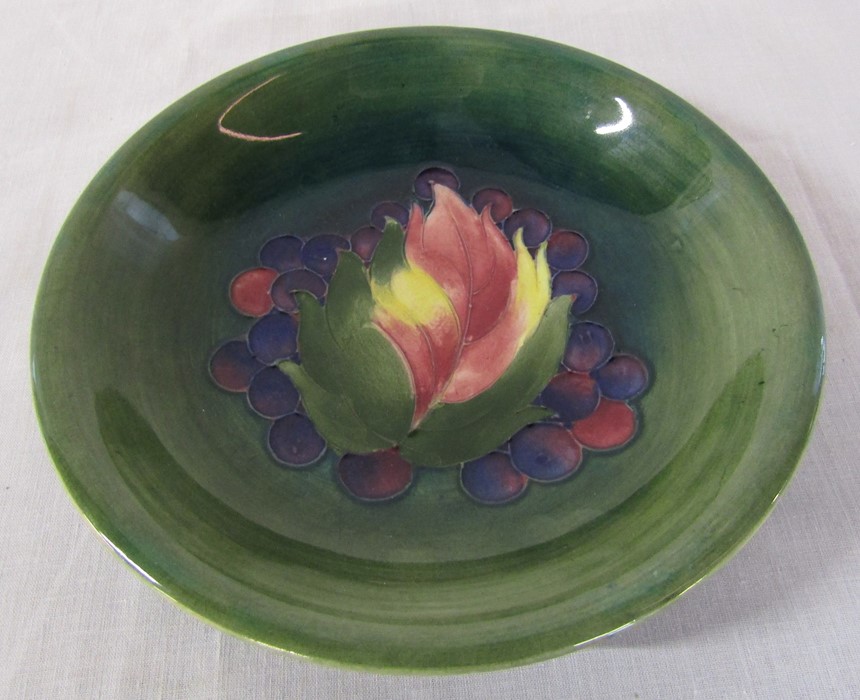 Moorcroft plate / shallow bowl leaf and berries pattern D 18.5 cm - Image 2 of 3