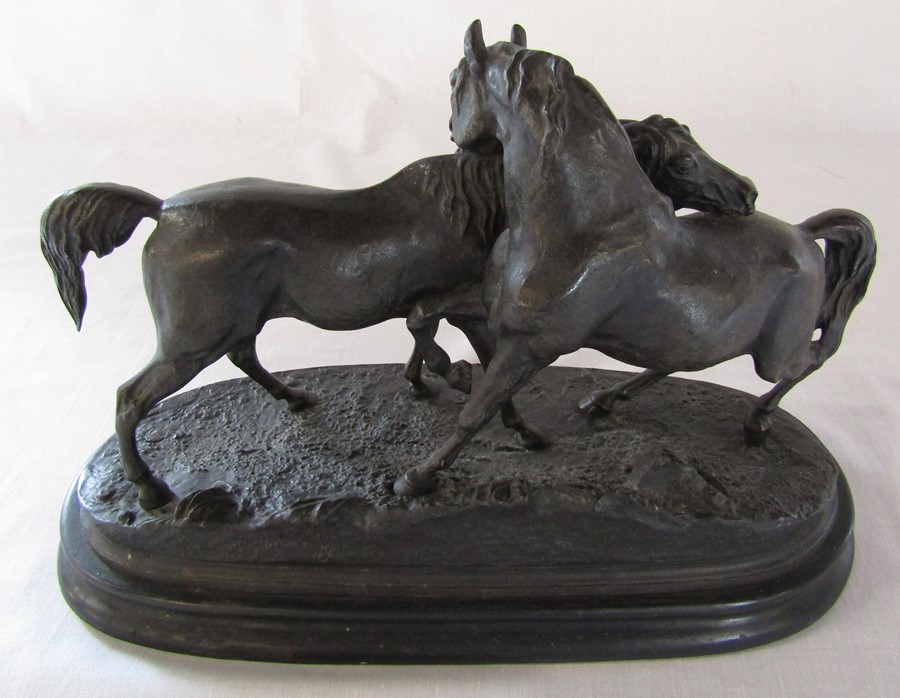 Cast model of two horses L 35 cm H 23 cm - Image 2 of 3