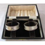 Cased pair of silver napkin rings Birmingham 1975 weight 0.70 ozt