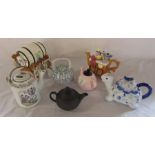 Various novelty teapots inc Wedgwood basalt