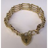 9ct gold gate bracelet with 9ct gold loveheart lock weight 10.3 g