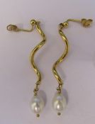 Pair of 9ct gold twist drop earrings with pearl drop L 5 cm weight 2.4 g (possibly missing top