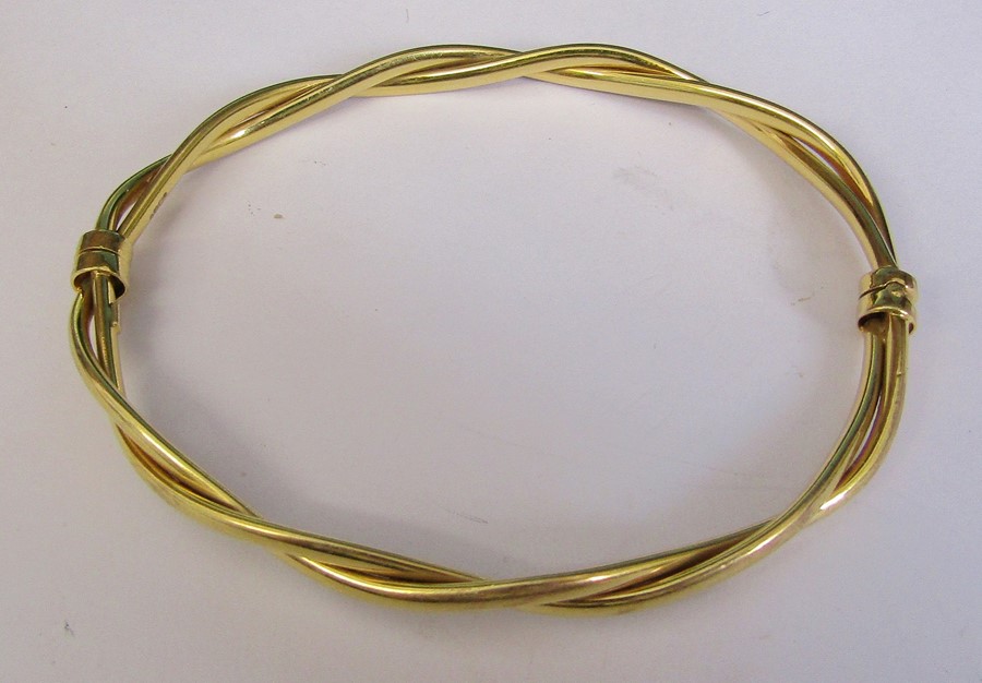 9ct twisted gold bracelet 8 cm x 6.5 cm weight 7.2 g