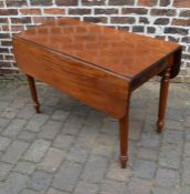 Victorian mahogany Pembroke table on reeded legs