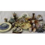 Selection of miscellaneous ceramics & 2 Wedgwood meat plates (2 boxes)