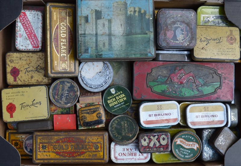 Quantity of vintage tins