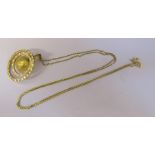 9ct gold necklace L 55 cm weight 1.9 g with 9ct gold swivel pendant (central bead with gold leaf) (