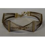 Gold wirework bracelet marked 375 7.5g