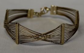 Gold wirework bracelet marked 375 7.5g