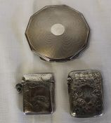 Silver compact Birmingham 1939 and 2 silver vesta cases Birmingham 1896 / 1907 2.61ozt