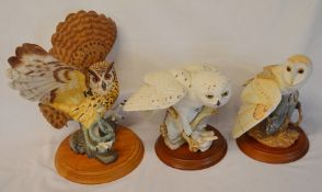 3 large Franklin Mint owls on wooden bases (some chipping)