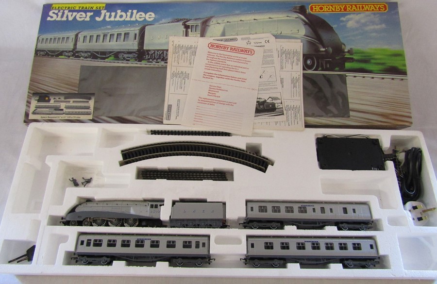 Hornby Railways Silver Jubilee electric train set - Image 2 of 2