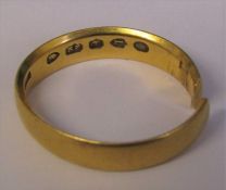 22ct gold band ring (cut) weight 3.6 g