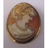 Tested as 18ct gold cameo brooch / pendant 4 cm x 3 cm