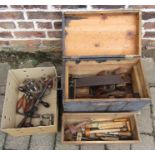 Small vintage Joiners chest with assorted woodworking hand tools inc planes, measuring tools etc