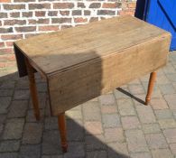 Victorian oak pembroke table