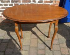 Early 20th oval table on cabriole legs height 80cm, length 106cm, width 59cm