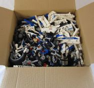 Box of assorted K'nex / Lego style pieces