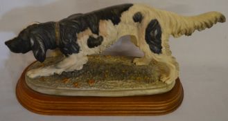 Model of a setter dog on a wooden base