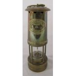 E Thomas & Williams Ltd makers Aberdare Wales brass miners lamp Cambrian no 31236 H 25 cm