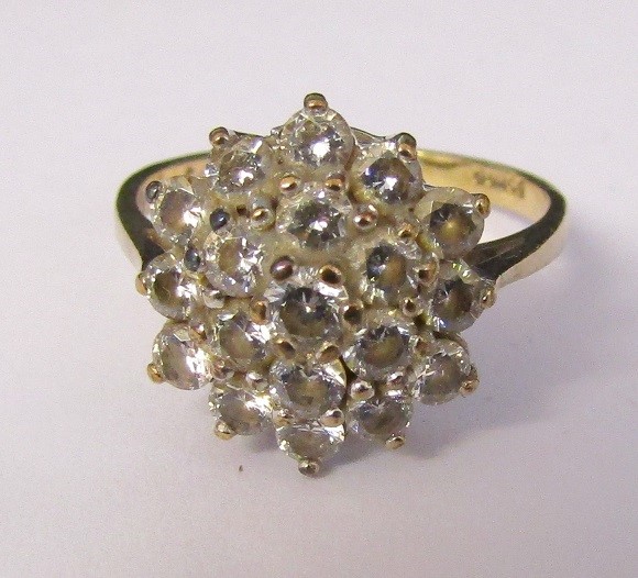 9ct gold cluster stone dress ring size M weight 2.7 g