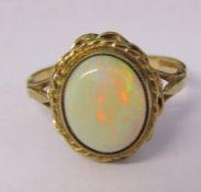 9ct gold opal ring size N weight 2.9 g (opal 10 mm x 7 mm)
