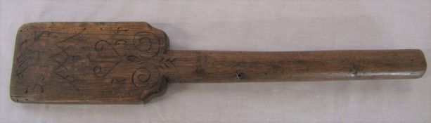 18th century treen washing bat, scratch decorated with scrolls and heart, inscribed L 42 cm