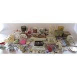 Various giftware inc hanging ornaments and signs, candles inc Yankee candles & old tins etc