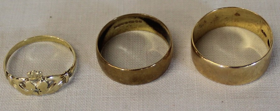 Three 9ct gold rings 7.2g