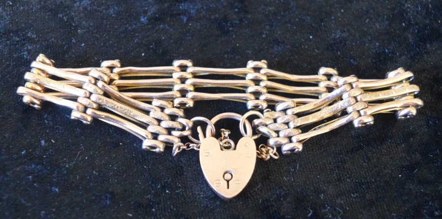 9ct gold gate bracelet with padlock clasp 14g