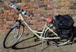 Ladies Land Rover Burghley bike with saddle bag & rain cape