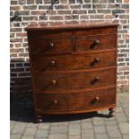 Victorian bow fronted mahogany veneer chest of drawers H130 W112 D54cm
