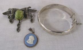 Silver bangle Birmingham 1971 weight 0.58 ozt, silver and Wedgwood jasperware pendant & a white