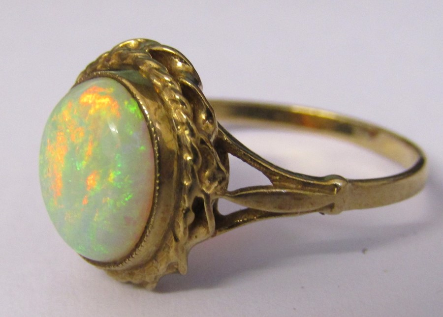 9ct gold opal ring size N weight 2.9 g (opal 10 mm x 7 mm) - Image 2 of 3
