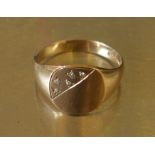 Gents 9ct gold signet ring with in set chips size W Wt 4.9g