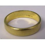 18ct gold band ring size O weight 4.2 g