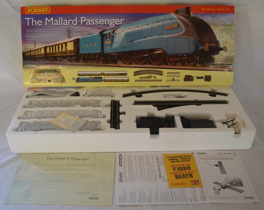 Hornby The Mallard Passenger 00 gauge train set
