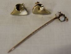 Pair of 9ct gold earrings (2.3g) & opal stick pin (damaged)
