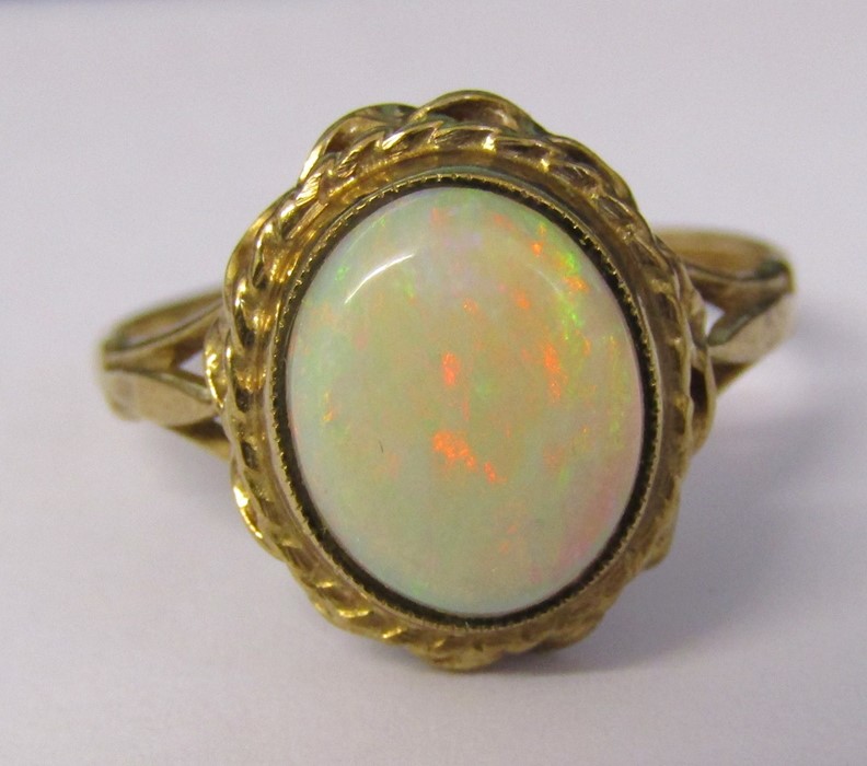 9ct gold opal ring size N weight 2.9 g (opal 10 mm x 7 mm) - Image 3 of 3