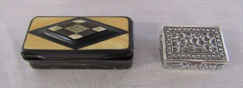 Early 20th century tortoiseshell and horn snuff box L 6.5 cm (damage to underside of lid) & a silver