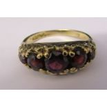 9ct gold 5 stone graduated garnet ring size L/M weight 3.1 g