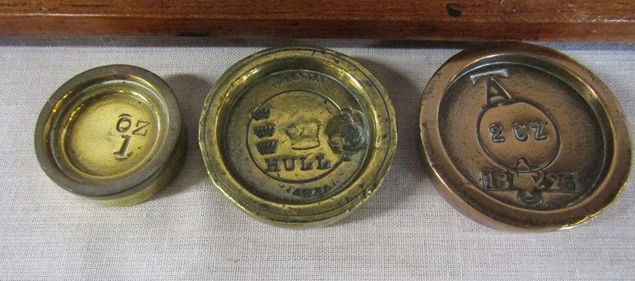 Set of postal scales with assorted weights inc Hull - Image 2 of 2