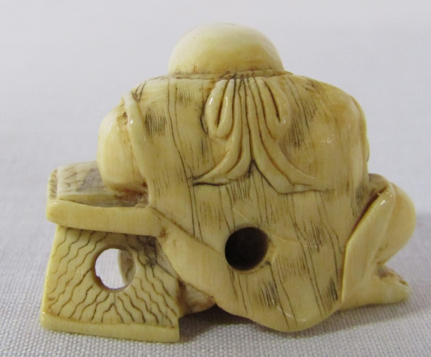 Small Japanese ivory netsuke H 20 mm L 33 mm - Image 2 of 5