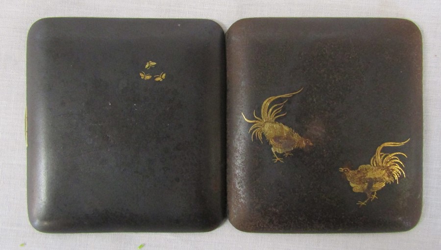 Japanese Shakudo style cigarette case decorated with cockerels - Image 5 of 5