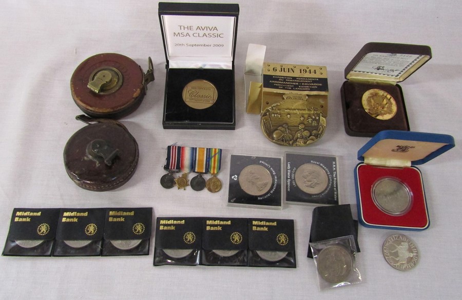 Assorted commemorative coins etc, WWI miniature medals, vintage tape measures etc