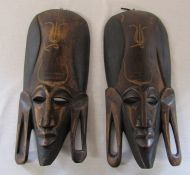 2 carved wooden African masks H 40 cm